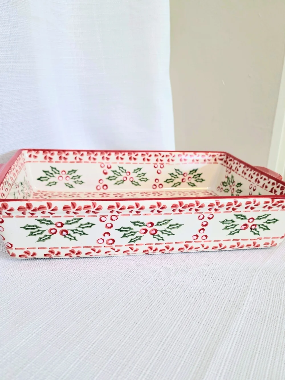 Temptations Peppermint Holly Casserole Dish W Carry Rack 9x13 Christmas Cooking